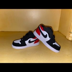 Red & black nike toddler shoes